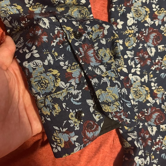 ❤️Silverstone Button Up - Picture 3 of 5